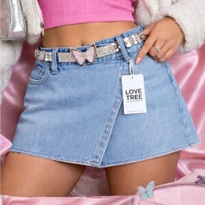 ✨ Love Tree Light Wash Denim Skort —✨

Size: Small | Condition: New with tags